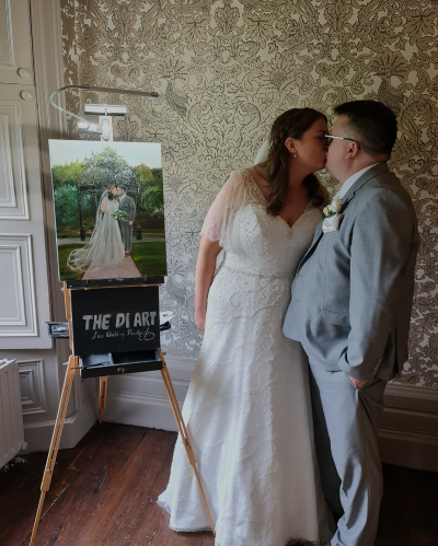 Newlywed couple very happy with their wedding painting created by live weddin painter in Ireland Diana Merfeldiene